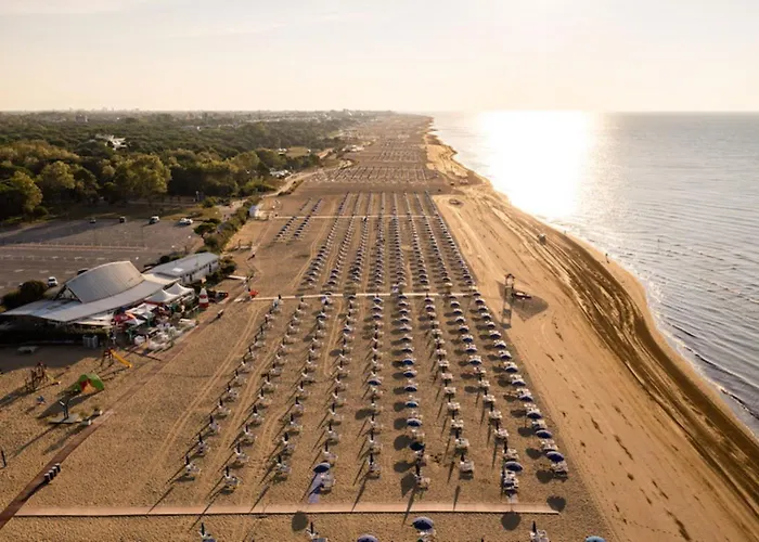 Cozy With Outdoor Pool *